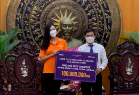 Á hậu Kim Duyên và tổ chức Hoa hậu Hoàn vũ Việt Nam ủng hộ 100 triệu đồng cho quỹ vaccine tỉnh Long An