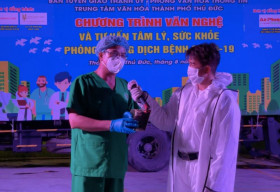 Đàm Vĩnh Hưng tặng 300 triệu đồng và gần 1500 hộp cá cho y bác sĩ bệnh viện dã chiến Thủ Đức