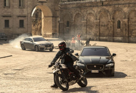 Jaguar XF lần đầu kết hợp ngoạn mục với Điệp viên 007 Trong Bộ Phim No Time To Die