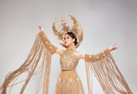 NTK Việt Hùng dệt hoa đay cho Bella Vũ Huyền Diệu đi thi quốc tế