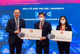 Huawei Việt Nam trao tặng 100 bộ thiết bị trạm sạc dự phòng di động cho các điểm trường vùng sâu vùng xa