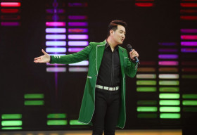 Nguyễn Phi Hùng ‘tạm hoãn yêu’ dù có nhiều rung động