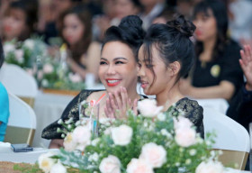 Việt Hương đắm chìm trong live concert của ông xã Hoài Phương