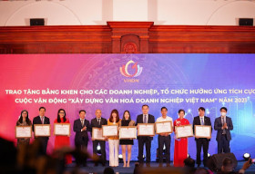 Huawei nhận bằng khen Doanh nghiệp hưởng ứng tích cực cuộc vận động ‘Xây dựng văn hoá doanh nghiệp Việt Nam’ năm 2021