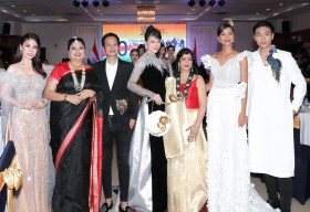 Lý Hương sánh vai cùng H’Hen Niê trình diễn thời trang