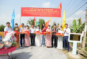 Kim Duyên cùng tổ chức Hoa hậu Hoàn vũ Việt Nam trao tặng 3 cây cầu dân dụng cho tỉnh Long An
