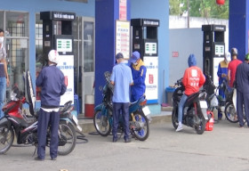 Giá xăng dầu tăng lần thứ 5 liên tiếp, vượt đỉnh lịch sử lên hơn 26.200 đồng mỗi lít
