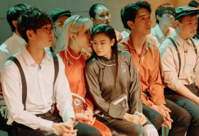 Hari Won, Trương Quỳnh Anh thanh lịch với áo dài, vào rạp hát xem cải lương