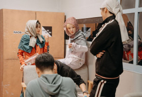 Tuấn Trần ‘quỳ lạy’ Song Luân vì không nhớ nổi bài hát chính mình