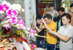 Quang Hà cúng Tổ nghiệp tại nhà riêng, đông đảo nghệ sĩ tham dự