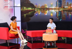 Cậu bé 8 tuổi rơi nước mắt tâm sự: ‘Ba không thương, hay đánh con’