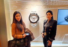 Tiên Nguyễn cùng mẹ dự show đồng hồ lớn nhất thế giới tại Thụy Sĩ
