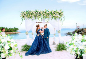 Xúc động đám cưới đẹp như mơ bên bãi biển của cặp đôi LGBT Sony và Jenny