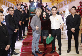 Diva Thanh Lam và bạn trai bác sĩ đến chúc mừng liveshow Quang Hà