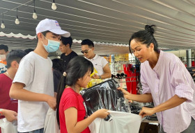 250 trẻ bị ảnh hưởng bởi HIV/AIDS nhận quà hỗ trợ từ mạnh thường quân