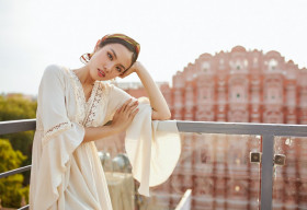 Á hậu Thủy Tiên ‘ghi điểm’ với thời trang thanh lịch, năng động khám phá Jaipur, Ấn Độ