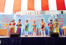 Đoàn lô tô Sài Gòn Tân Thời tổ chức tour diễn miễn phí quanh các trường đại học