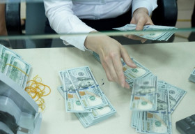 Vì sao giá USD ngân hàng và tự do tiếp tục tăng cao?