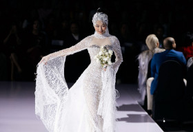 Diệp Bảo Ngọc đẹp lộng lẫy với váy cưới kết hàng nghìn viên đá quý