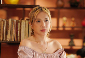 Khả Như bình dân đúng chuẩn “chị đại khu phố” trong Nhà Bà Nữ