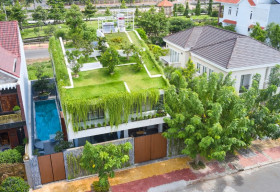 Đưa quả đồi xanh mướt trên mái nhà