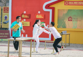 Nhật Kim Anh, Hồng Sơn bỏ tiền túi tặng trẻ mồ côi tại Mái ấm gia đình Việt