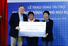 ExxonMobil Việt Nam trao tặng thiết bị y tế cho 2 trung tâm y tế huyện ở Quảng Nam