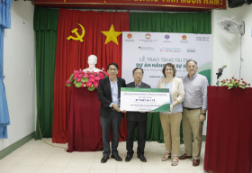 Tổng Lãnh sự quán CHLB Đức TP.HCM và VCF trao tặng thiết bị y tế tại tỉnh Quảng Ngãi