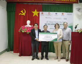 Tổng Lãnh sự quán CHLB Đức TP.HCM và VCF trao tặng thiết bị y tế tại tỉnh Quảng Ngãi
