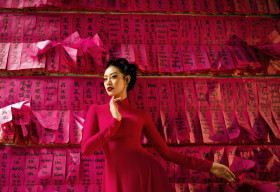 Hoa hậu Khánh Vân duyên dáng áo dài, tâm sự cuối năm trong bộ ảnh Tết