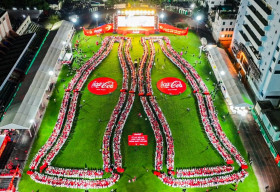 Coca-Cola Việt Nam xác lập Kỷ lục Bàn ăn Tết Việt đông nhất thế giới