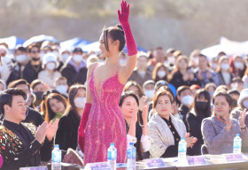 Mai Ngô sang Nhật làm giám khảo chấm thi hoa hậu