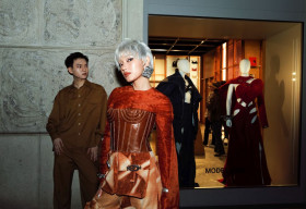 Châu Bùi mở màn Milan Fashion Week 2023 với sự kiện triển lãm của NTK Phan Đăng Hoàng