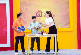 MC Quyền Linh tiết lộ sẽ nhờ Hoàng Thùy dạy catwalk cho hai con gái