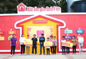 MC Quyền Linh, Lê Khánh và Cao Minh Đạt mang về 165 triệu đồng giúp các em nhỏ mồ côi