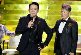 Trấn Thành khóc nức nở, cả showbiz đổ bộ chúc mừng Mr Đàm