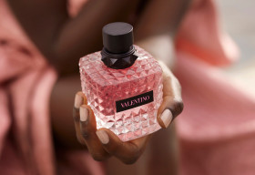 Tự tin thể hiện nét riêng của bạn với bộ sưu tập Valentino Born in Roma