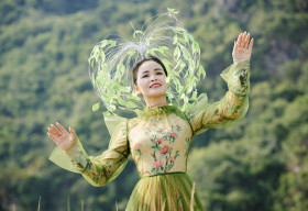 Trang Nhung ra mắt MV Mong thế giới yên bình