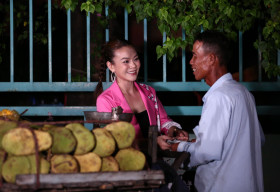 Hải Yến Idol ngỡ ngàng vì được trải nghiệm món ăn “quậy đục nước”