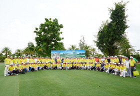 Khởi động giải golf từ thiện Hoa hau Hoan Vu Vietnam Charity Golf Tournament 2023