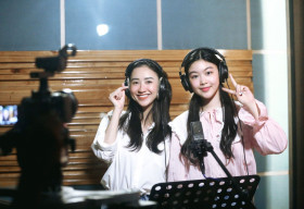 Con gái Quyền Linh đọ sắc cùng Á hậu Hà Thu khiến cộng đồng mạng xuýt xoa