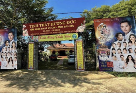 Tiếng hát bên mộ hoa đăng gây nhiều cảm xúc trong lòng công chúng