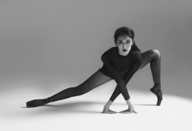 “Nữ hoàng lookbook miền Bắc” Ngọc Ánh tung bộ ảnh ballet pose dáng độc đáo