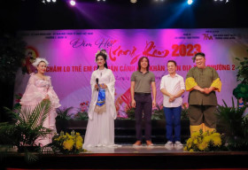 Việt Hương, Minh Nhí vui trung thu cùng 600 em nhỏ có hoàn cảnh khó khăn