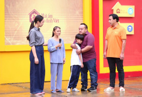 Hiếu Hiền hát “Gánh mẹ”, á hậu Thủy Tiên khóc nức nở khi chứng kiến hoàn cảnh mồ côi