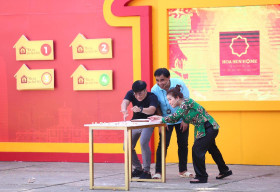 Kiều Linh, Thiên Vương bỏ tiền túi tặng thêm cho các em nhỏ mồ côi