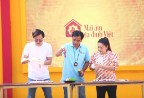 NSƯT Phượng Hằng khóc nghẹn khi biết em bé mồ côi phải uống nước lã qua cơn đói