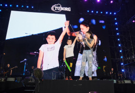 Thu Minh giới thiệu con trai ngay đêm giáng sinh trước hàng ngàn khán giả