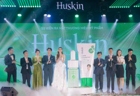 Vợ chồng Hồ Quang Hiếu ra mắt thương hiệu mỹ phẩm Huskin