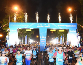 Hàng ngàn người chạy bộ mở đầu năm mới 2024 cùng HCMC Marathon